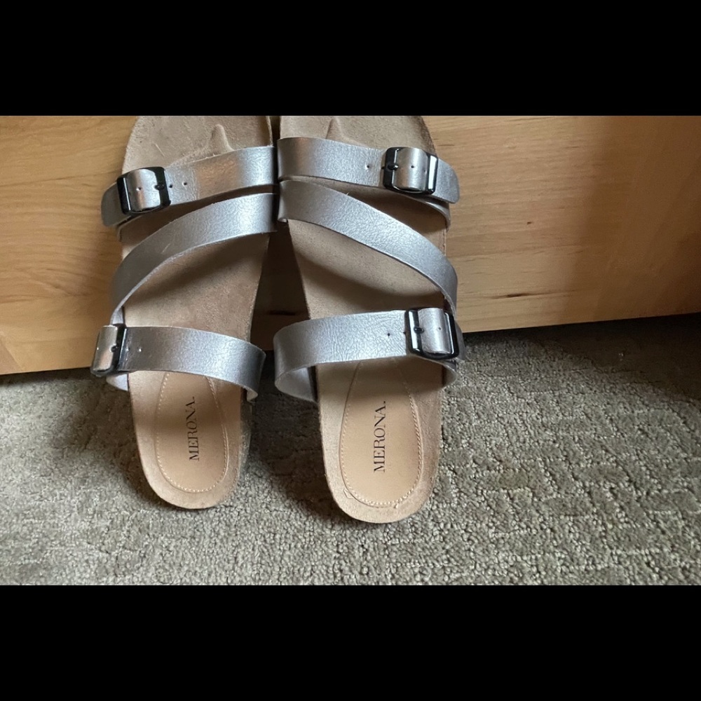 Slip on cross strap sandals